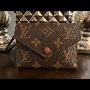Small Louis Vuitton Monogram Wallet with zipper